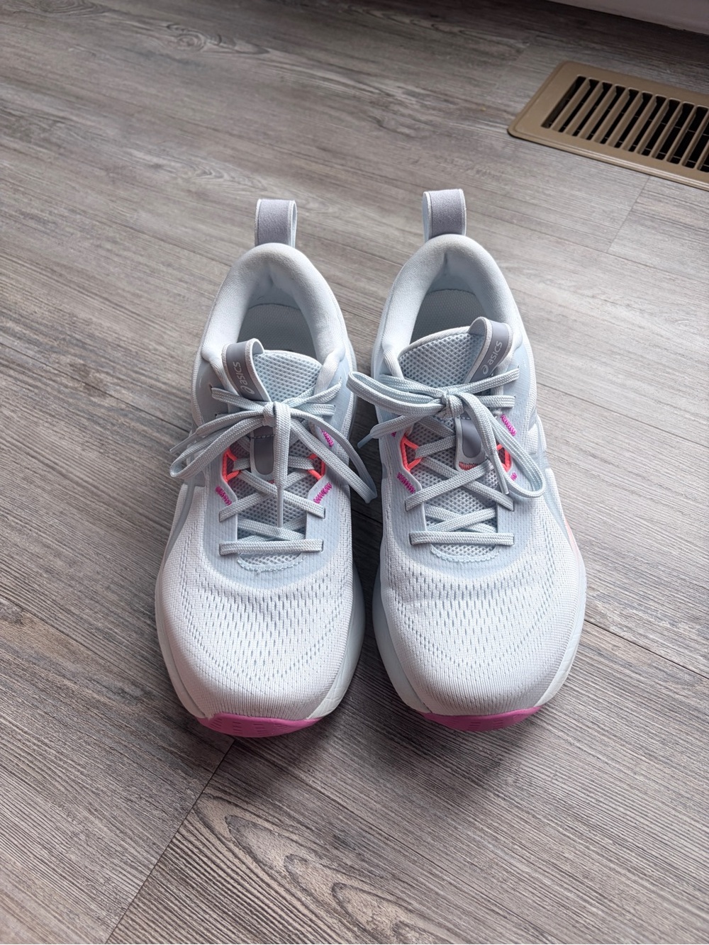 ASICS - Picture 3 of 8
